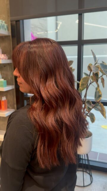 she’s killing it ⭐️ #pasadena #salonxia #playhousepasadena #bayalagehair #playhousepasadena #cherrycolahair #cherryhair